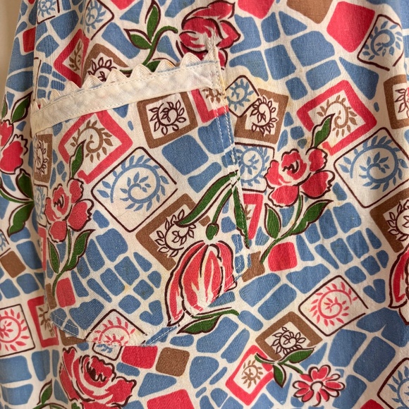 Vintage Geometric Patterned Handmade Apron with Pocket - Picture 3 of 8